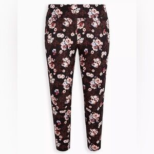Skull print - NWT Torrid Pixie pants - size 2R - floral skull print